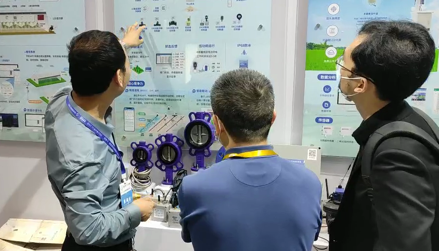 聚英為客戶介紹產(chǎn)品 聚英為客戶介紹產(chǎn)品